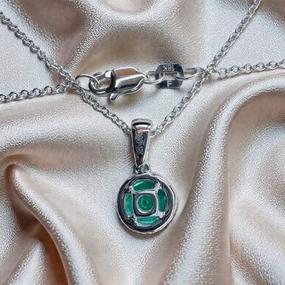 18K White Gold- Colombian Emerald & Diamond Necklace -18"- 3/4cttw -Halo -2.6g - Picture 4 of 16